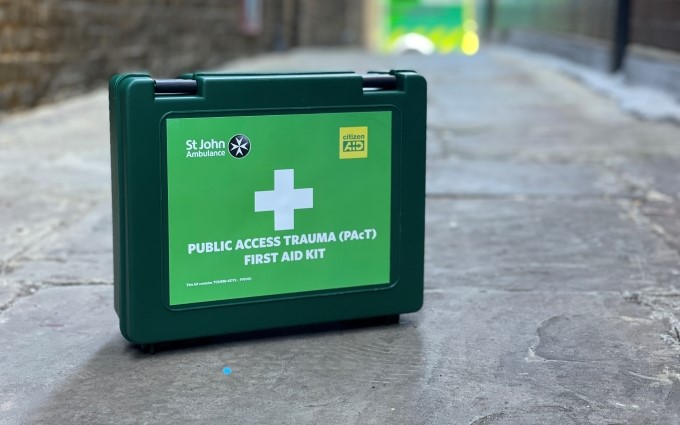 Public access trauma kit small pod