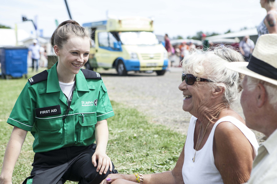 First aider with a couple at an event